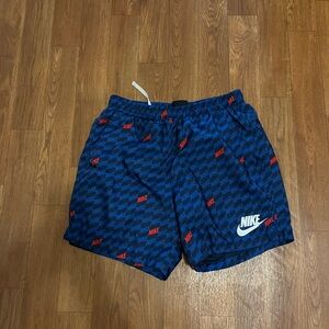 Nike Sportswear Shorts Size Medium